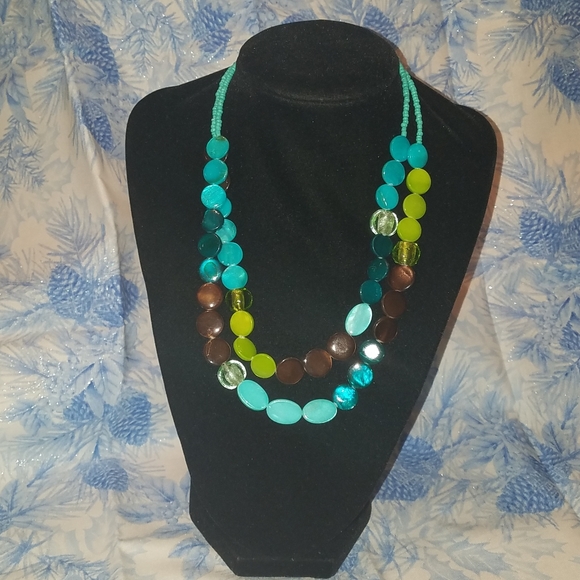 Glass pearlescent statement necklace - Picture 3 of 8